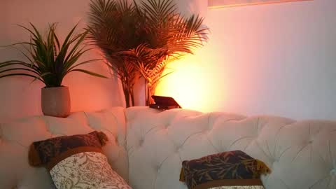  Aileen  online show from April 14, 9:15 pm