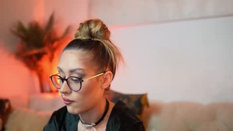  Aileen  online show from December 19, 9:40 pm