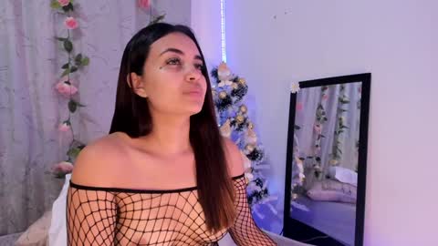 Snapshot of aisha_es chatting on December 21, 12:31 am Aisha online show from December 21, 12:31 am