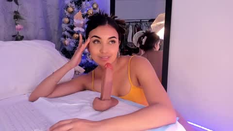 Snapshot of aisha_es chatting on December 9, 5:30 pm Aisha online show from December 9, 5:30 pm