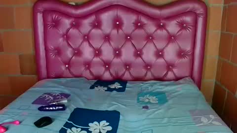 aisha koswell3 online show from September 17, 6:28 pm