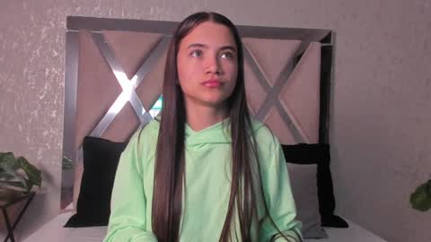 little aitana  online show from February 8, 12:28 pm