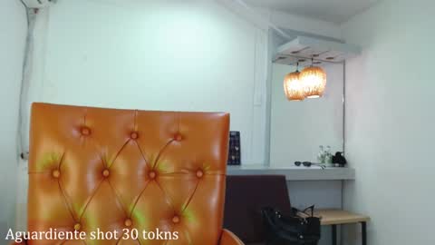Snapshot of aitanarus chatting on December 2, 4:29 pm Ahitana Russ online show from December 2, 4:29 pm