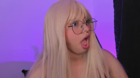 Akari online show from April 20, 6:44 pm