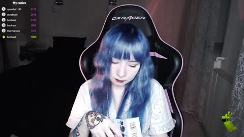 akirahartyx online show from December 5, 1:17 pm