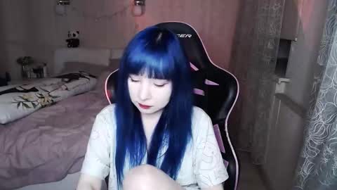 akirahartyx online show from November 3, 4:00 pm