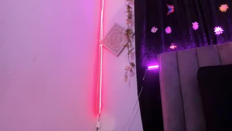 akirastone_ online show from September 16, 12:46 pm