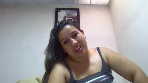Snapshot of alahia_fox chatting on February 24, 6:58 pm alahia online show from February 24, 6:58 pm