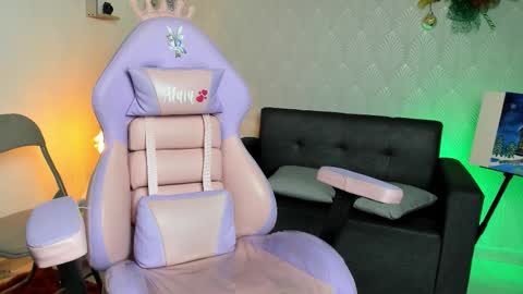 Alaia online show from December 16, 11:32 pm