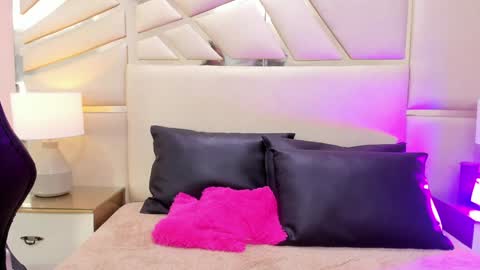 alana online show from January 22, 11:56 am