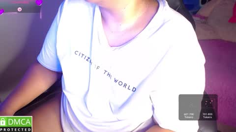 Snapshot of alanna_brunette chatting on October 8, 7:07 pm lanna online show from October 8, 7:07 pm
