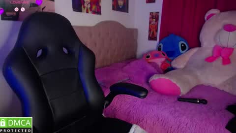 Snapshot of alanna_brunette chatting on October 19, 9:17 pm lanna online show from October 19, 9:17 pm