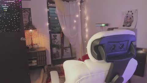 Snapshot of alaskagrace chatting on February 18, 2:05 am Alaska Grace online show from February 18, 2:05 am