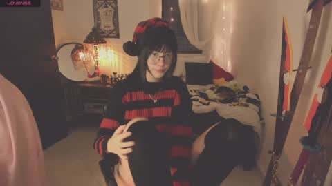 Snapshot of alaskagrace chatting on December 3, 3:29 am Alaska Grace online show from December 3, 3:29 am