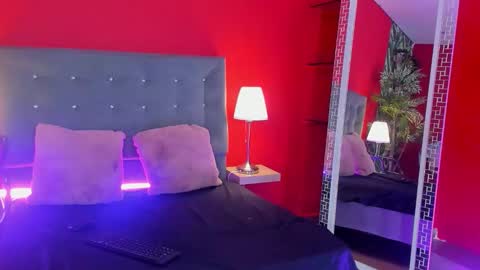 alayshajohnson online show from September 17, 9:13 pm