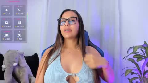 Snapshot of aleaa_ chatting on October 9, 12:37 am aleaa online show from October 9, 12:37 am