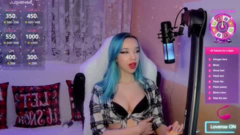 Snapshot of aleksahunt chatting on January 3, 11:55 pm Aleksa Hunt online show from January 3, 11:55 pm