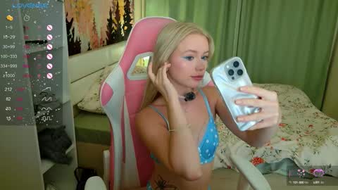 Snapshot of aleksalore chatting on September 26, 3:04 am Lexi online show from September 26, 3:04 am