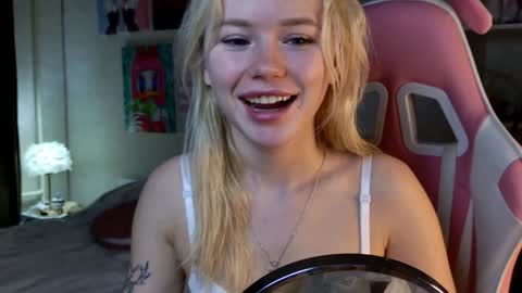 Snapshot of aleksalore chatting on January 29, 3:54 am Lexi online show from January 29, 3:54 am