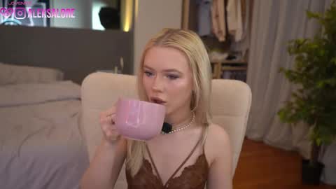 Lexi online show from March 4, 3:13 am