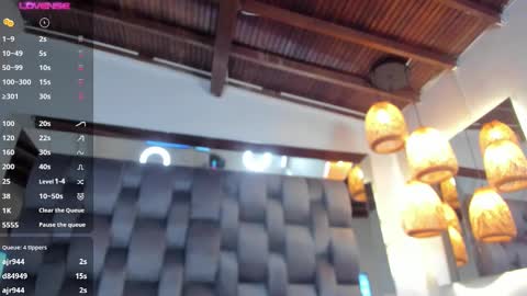 Snapshot of alessa_wells chatting on October 2, 2:44 pm Alessa online show from October 2, 2:44 pm