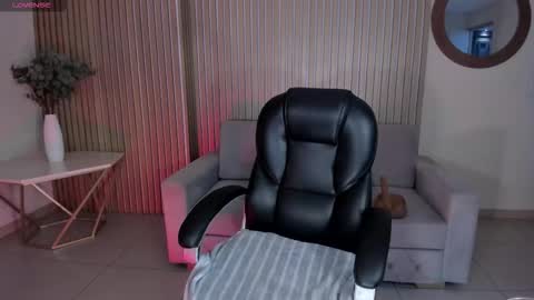 ALESSA ROMERO  online show from February 11, 7:59 pm