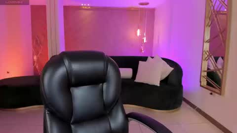 Snapshot of alessiacorleone_ chatting on September 17, 5:33 pm Alessia online show from September 17, 5:33 pm