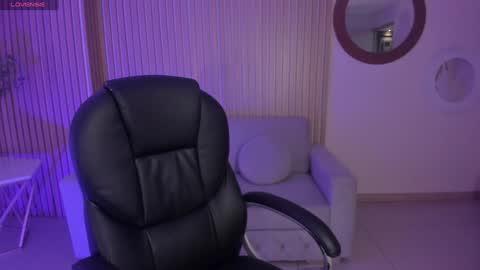 Snapshot of alessiacorleone_ chatting on January 19, 10:39 pm Alessia online show from January 19, 10:39 pm