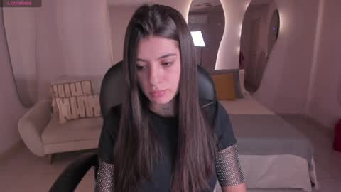 Snapshot of alessiacorleone_ chatting on December 18, 8:25 pm Alessia online show from December 18, 8:25 pm