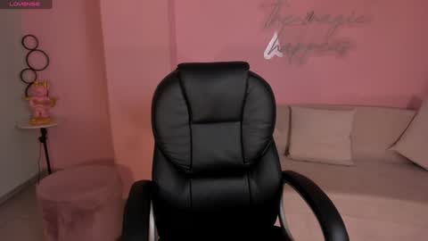 Snapshot of alessiacorleone_ chatting on December 29, 5:44 pm Alessia online show from December 29, 5:44 pm