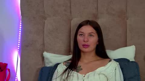 AlexandraBloom online show from October 20, 8:01 pm