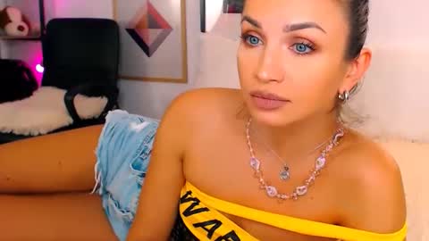 alexandrawooow online show from November 6, 8:59 pm