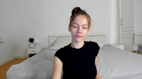 Snapshot of alexisyourdream chatting on September 9, 3:56 pm Alex online show from September 9, 3:56 pm