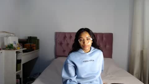 Snapshot of alia054 chatting on September 27, 3:52 pm Alia online show from September 27, 3:52 pm