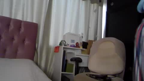 Snapshot of alia054 chatting on December 5, 12:44 pm Alia online show from December 5, 12:44 pm
