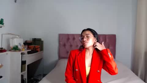Snapshot of alia054 chatting on October 4, 1:06 pm Alia online show from October 4, 1:06 pm