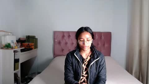 Snapshot of alia054 chatting on October 3, 1:05 pm Alia online show from October 3, 1:05 pm