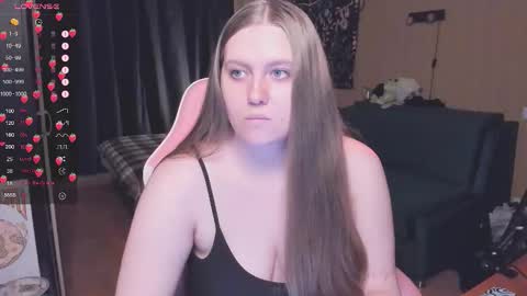 Snapshot of alice_dreamgirl_ chatting on September 30, 9:26 am Alice 3 online show from September 30, 9:26 am