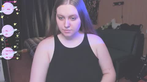 Snapshot of alice_dreamgirl_ chatting on October 18, 11:57 am Alice 3 online show from October 18, 11:57 am