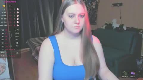 Snapshot of alice_dreamgirl_ chatting on October 21, 11:47 am Alice 3 online show from October 21, 11:47 am