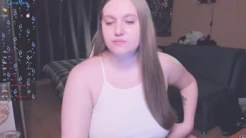 Snapshot of alice_dreamgirl_ chatting on September 28, 9:14 am Alice 3 online show from September 28, 9:14 am