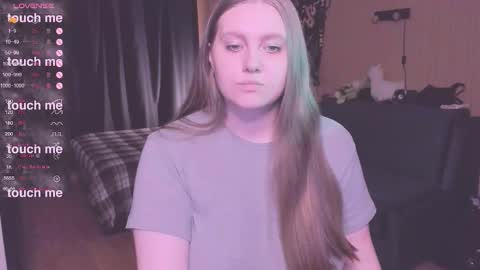 Snapshot of alice_dreamgirl_ chatting on October 16, 11:24 am Alice 3 online show from October 16, 11:24 am