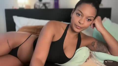 Snapshot of alice_erotica chatting on October 15, 7:38 pm alice erotica online show from October 15, 7:38 pm