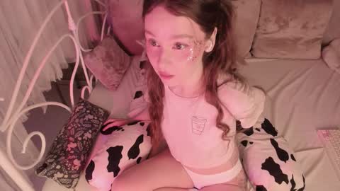 Snapshot of alice_kinky_girl chatting on September 24, 2:10 am Alice online show from September 24, 2:10 am