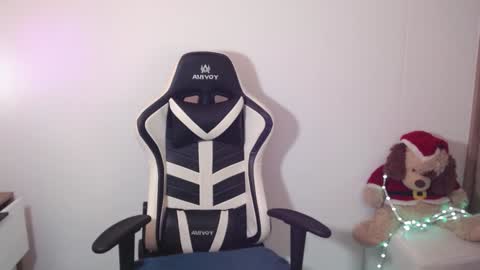 Snapshot of alice_middle01 chatting on December 31, 3:20 pm Alice online show from December 31, 3:20 pm