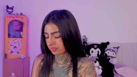 Alice  online show from October 28, 8:57 pm