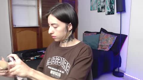 alicee_logan_ online show from October 9, 2:05 am