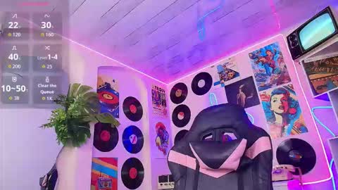 Snapshot of alicee_revess chatting on September 11, 7:25 pm Danna online show from September 11, 7:25 pm