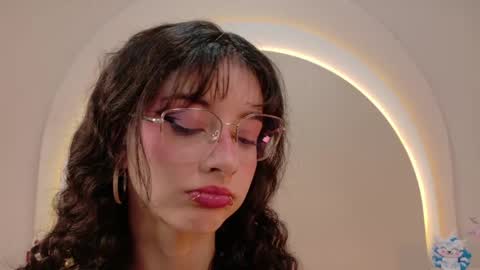 alice online show from April 6, 6:09 pm