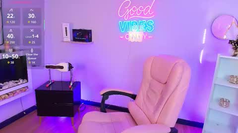 Alice online show from December 1, 12:30 pm